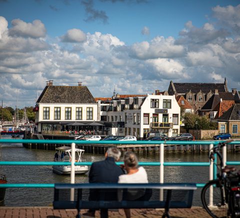 Nieuwe Friese bevolkingsprognoses zijn positiever, maar zorgen blijven